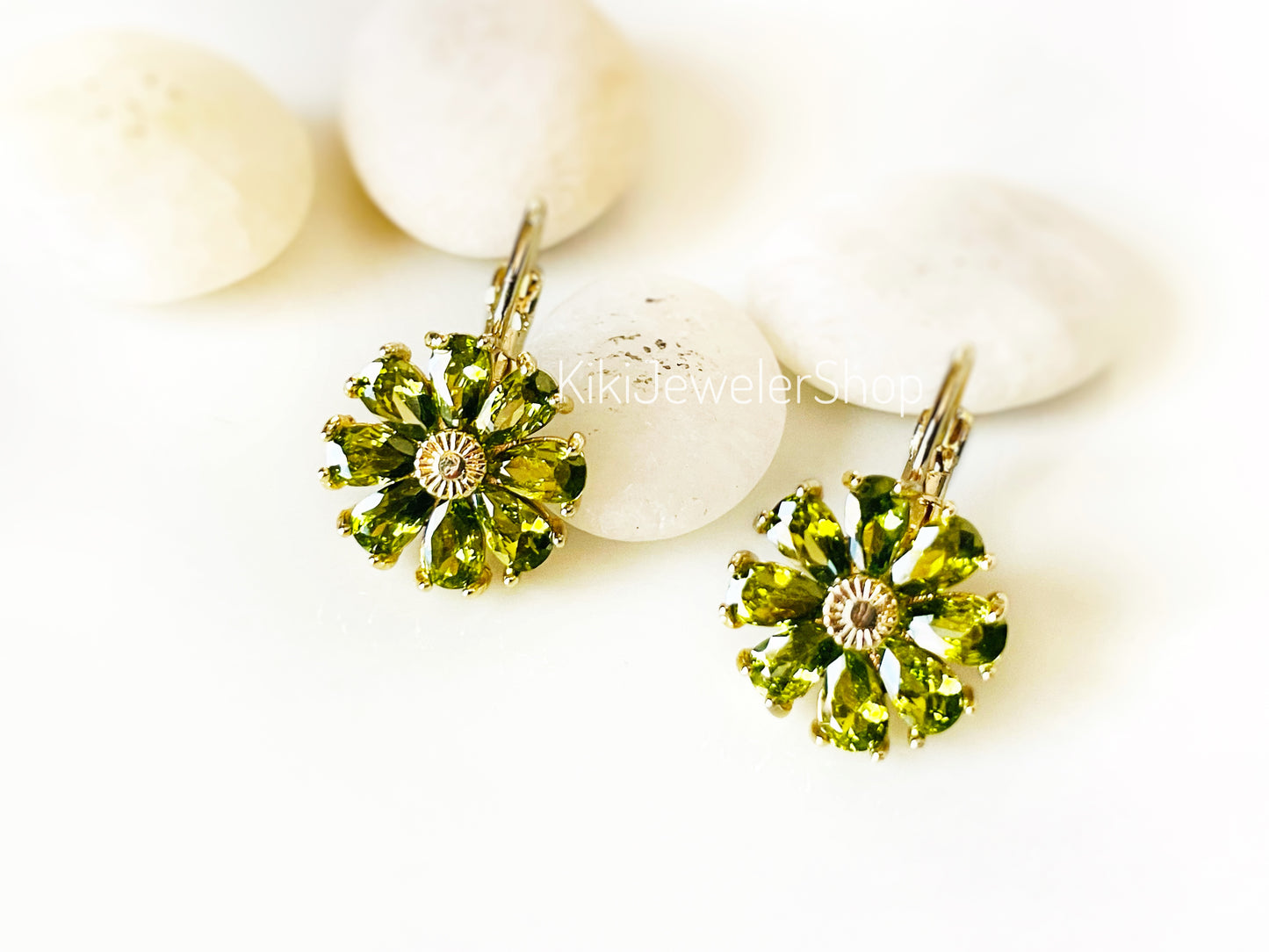 Daisy Flower Earrings Leverback