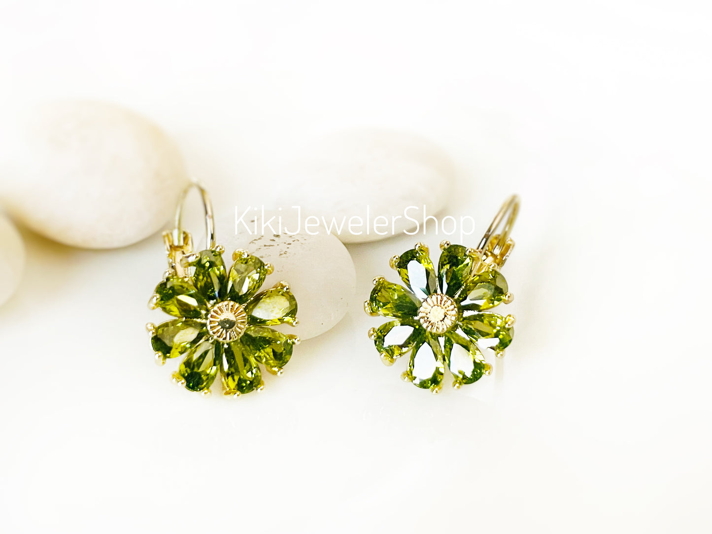 Daisy Flower Earrings Leverback