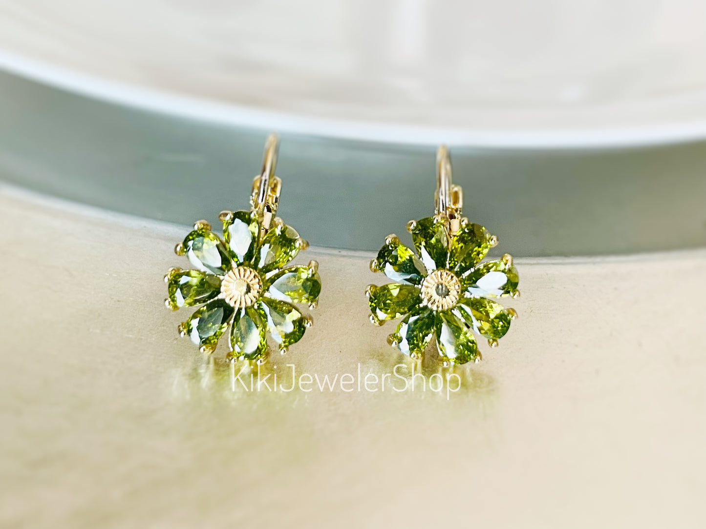 Daisy Flower Earrings Leverback