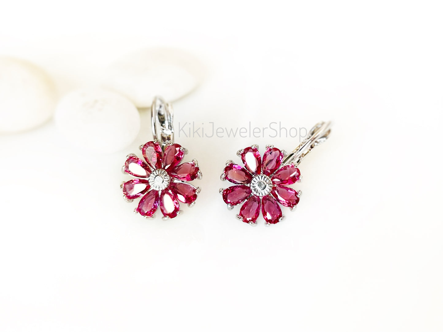 Daisy Flower Earrings Leverback
