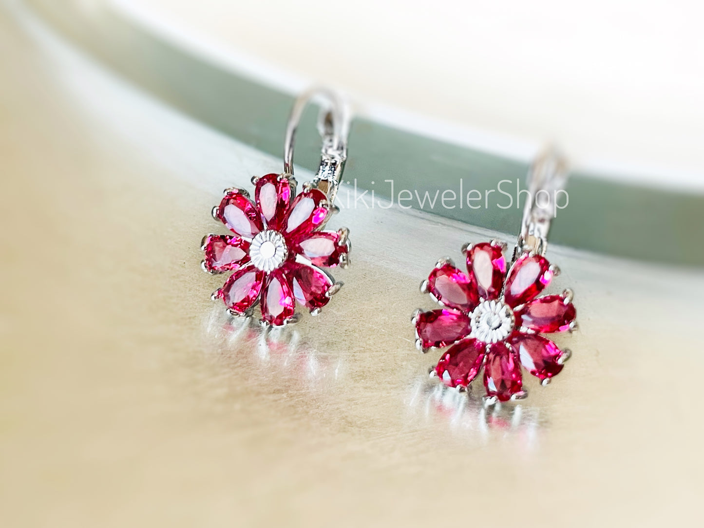 Daisy Flower Earrings Leverback