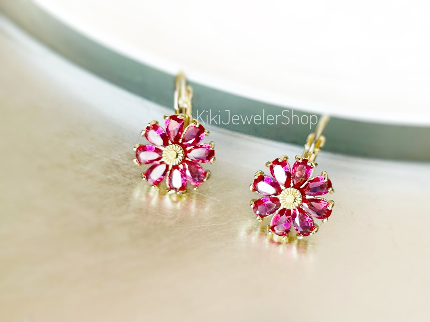 Daisy Flower Earrings Leverback