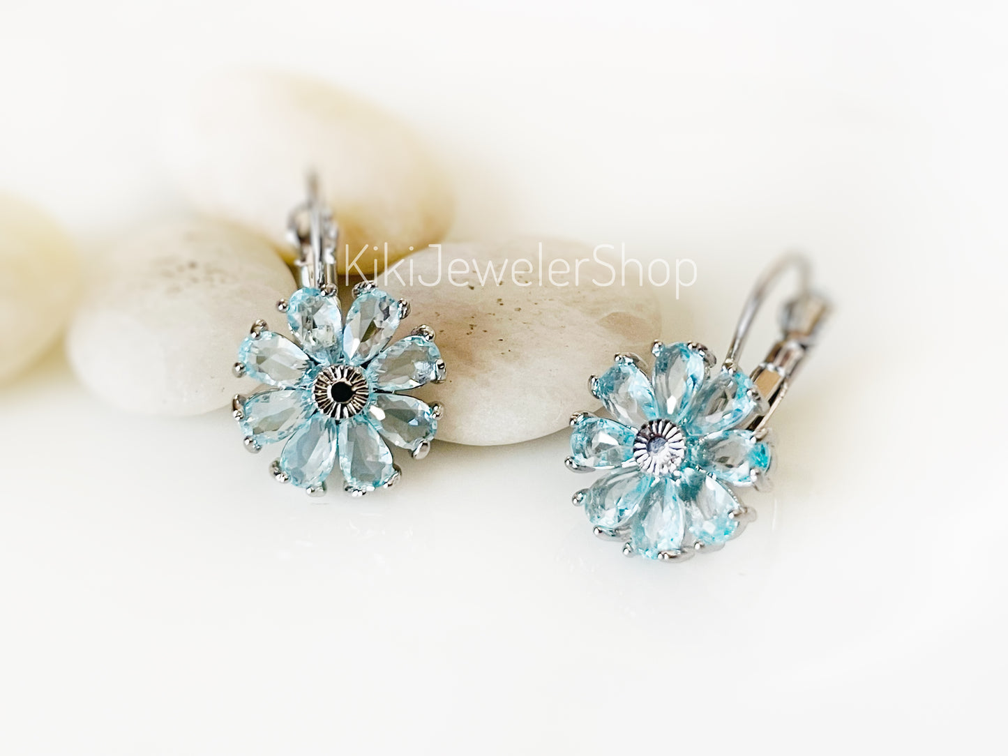 Daisy Flower Earrings Leverback