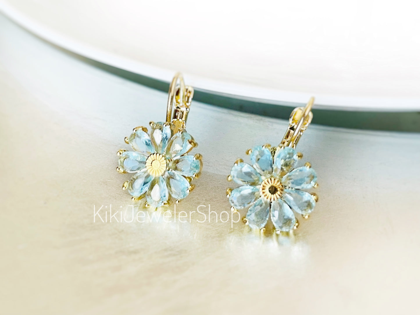 Daisy Flower Earrings Leverback