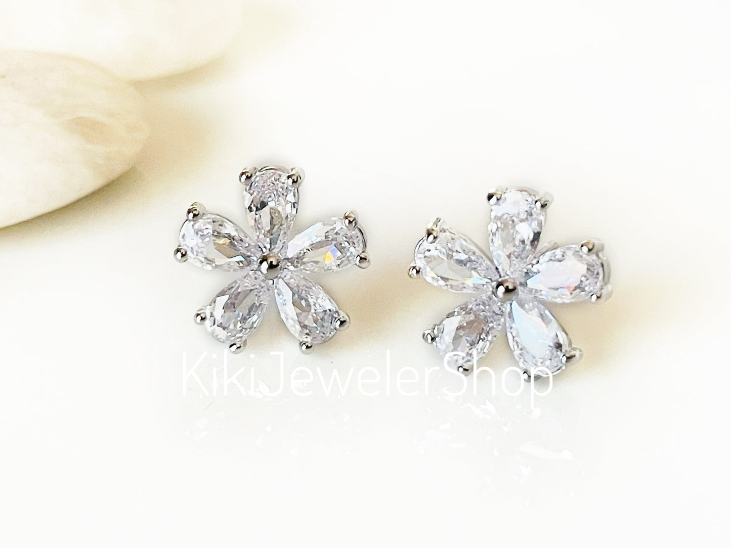 Light amethyst flower stud earrings studs, lilac purple gemstone flower studs