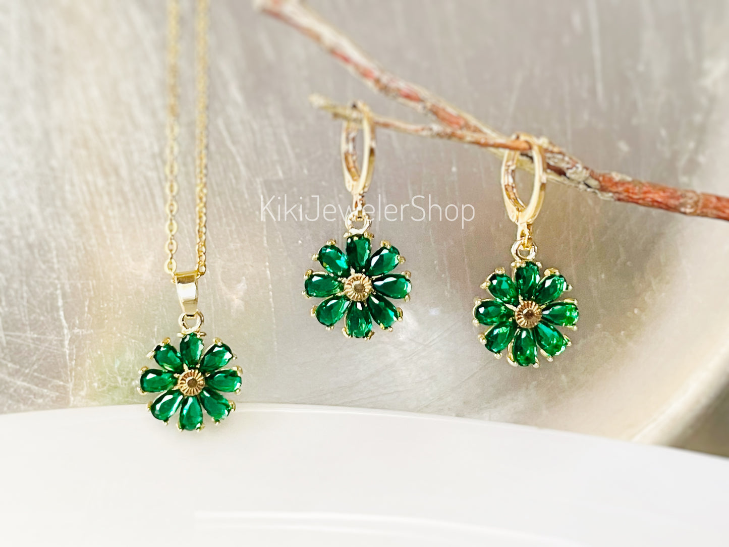 Emerald daisy flower 2pc jewelry set Gold filled
