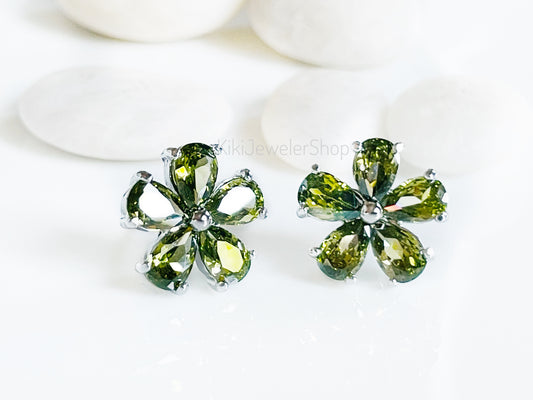 Peridot flower stud earrings studs