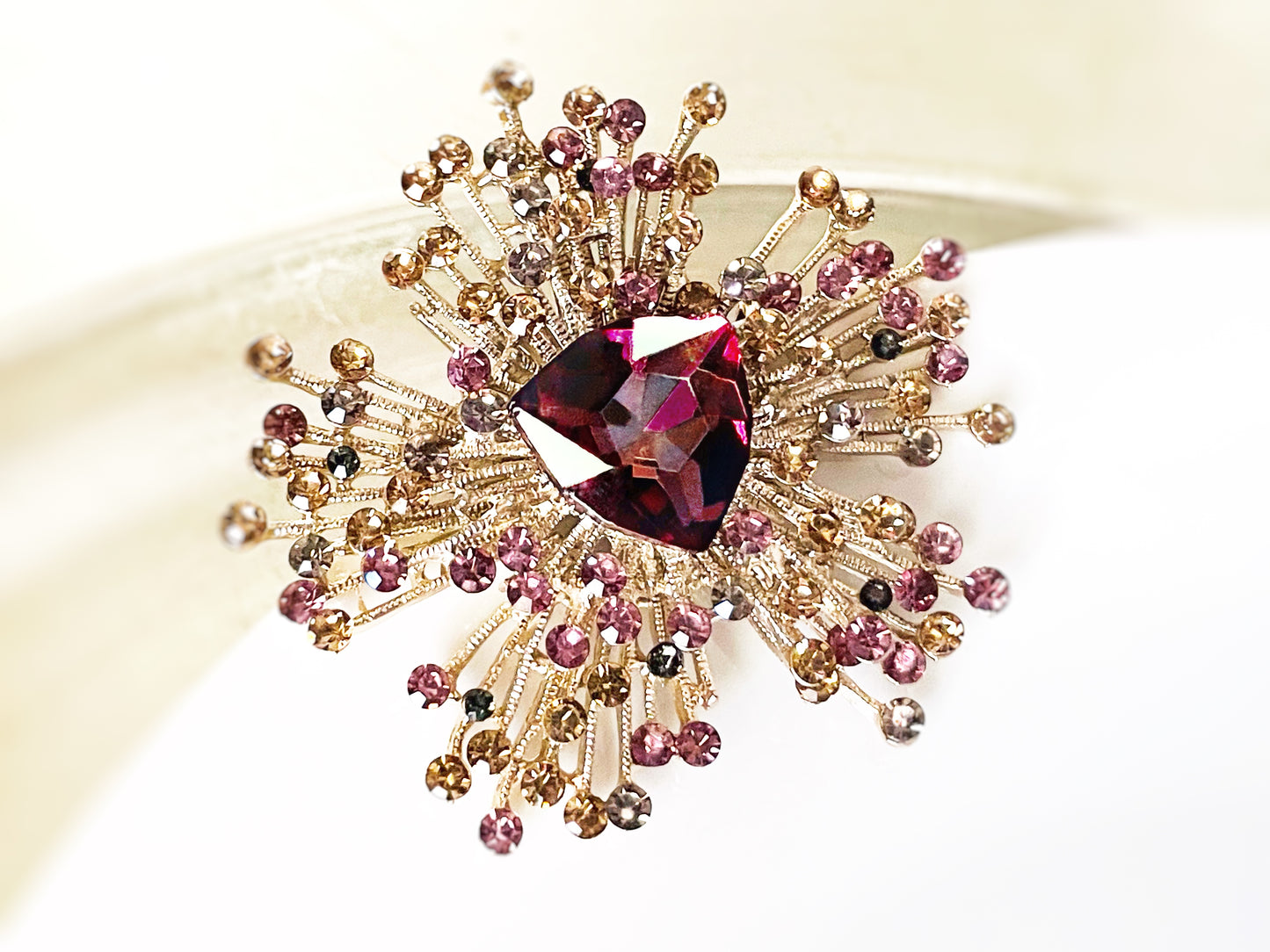 Broche en forme d'étoile avec grand cristal noir, pendentif en cristal noir imposant, cadeau idéal pour maman, cadeau pour elle