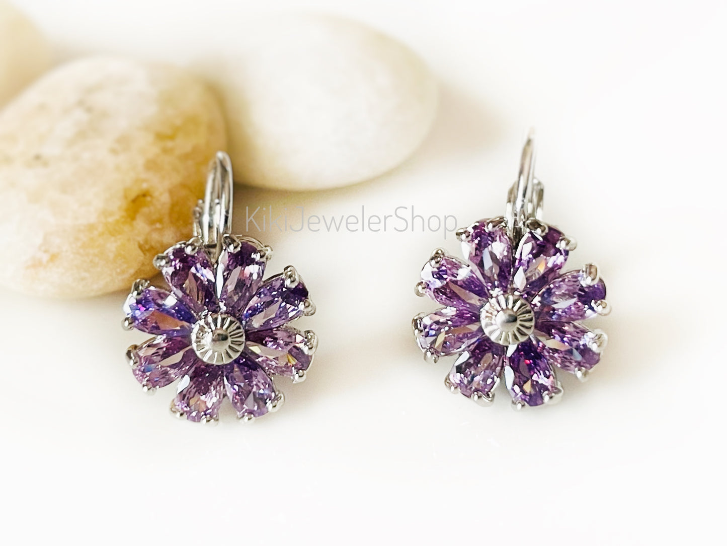 Daisy Flower Earrings Leverback