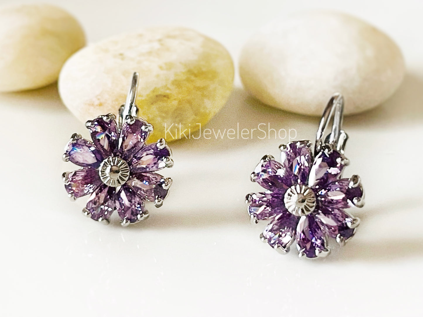 Daisy Flower Earrings Leverback