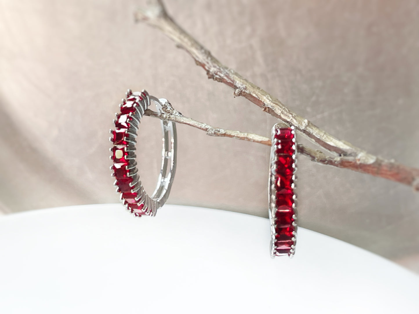 Boucles d'oreilles créoles en saphir bleu, pierre précieuse bleu foncé, 2,5 cm, cadeau pour elle, cadeau pour maman, pierre de naissance de septembre