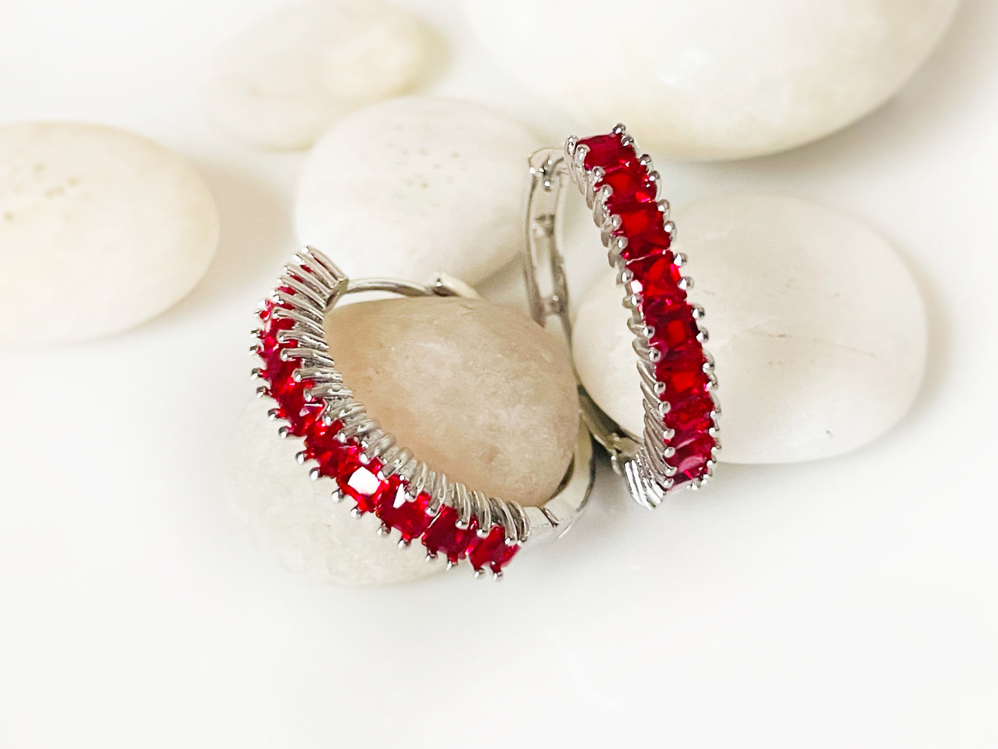 Boucles d'oreilles créoles en saphir bleu, pierre précieuse bleu foncé, 2,5 cm, cadeau pour elle, cadeau pour maman, pierre de naissance de septembre