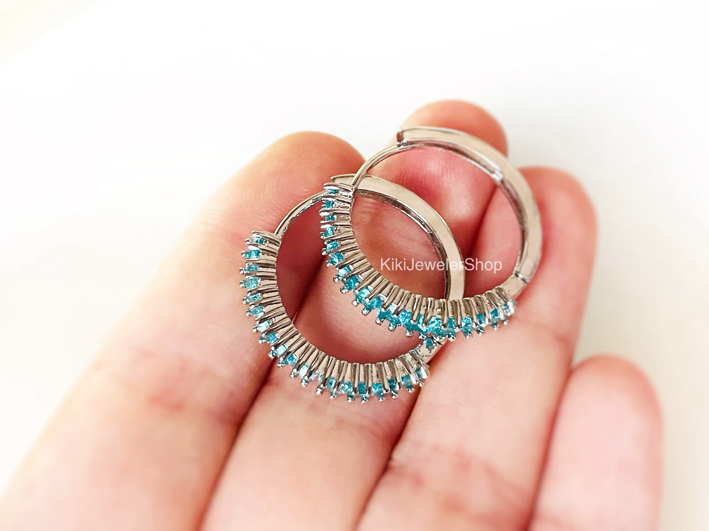 Boucles d'oreilles créoles en saphir bleu, pierre précieuse bleu foncé, 2,5 cm, cadeau pour elle, cadeau pour maman, pierre de naissance de septembre