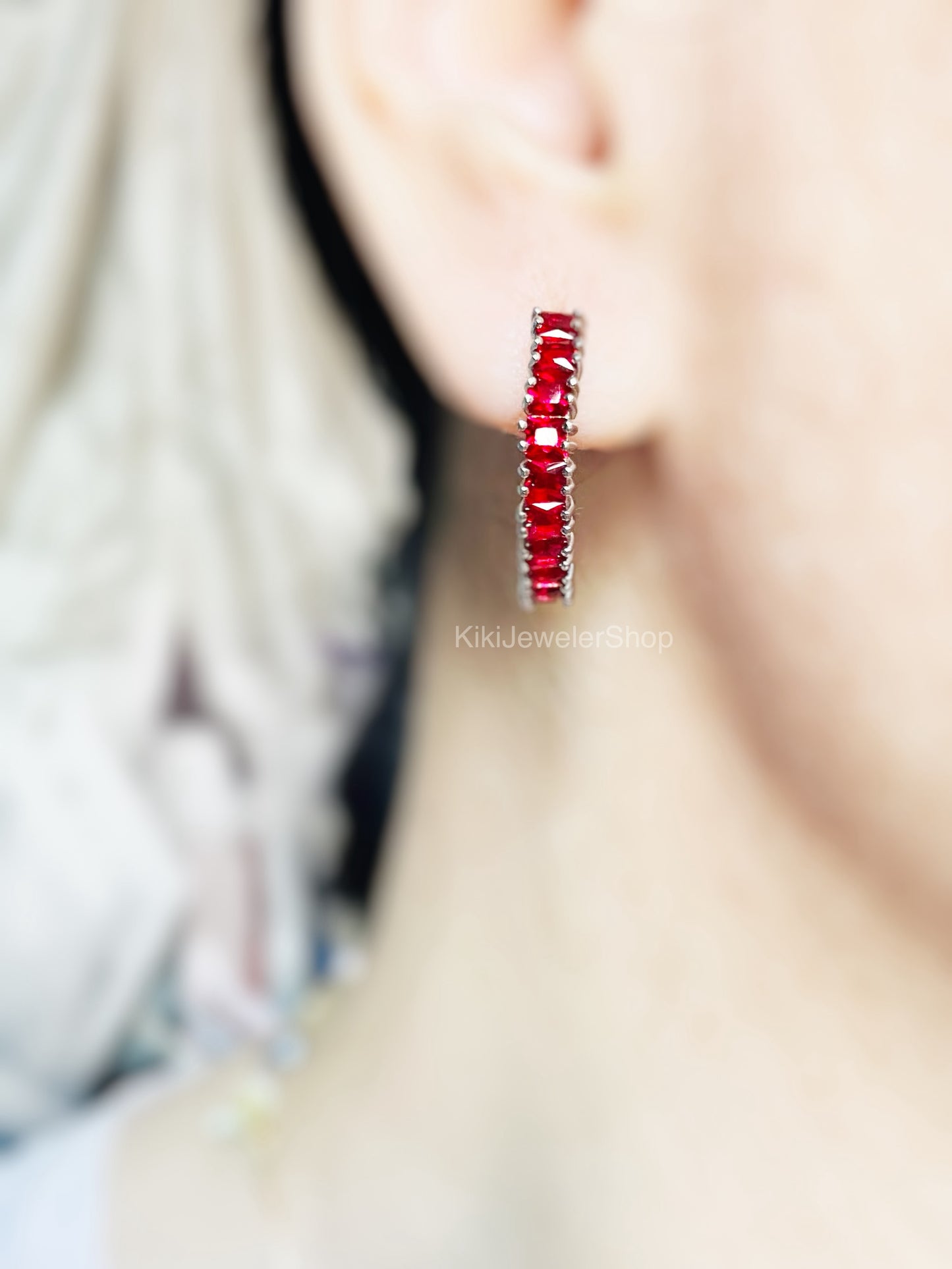 Boucles d'oreilles créoles en saphir bleu, pierre précieuse bleu foncé, 2,5 cm, cadeau pour elle, cadeau pour maman, pierre de naissance de septembre