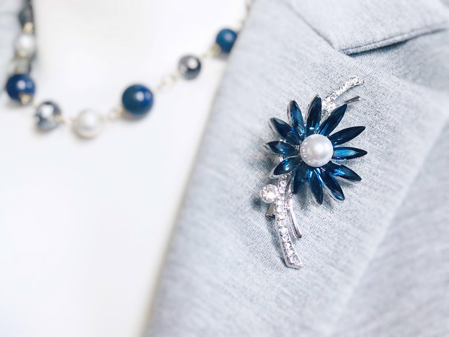 Sapphire pearl flower brooch, daisy flower brooch pin in 18K white gold, wedding bouquet brooch, gift for mom, gift for her