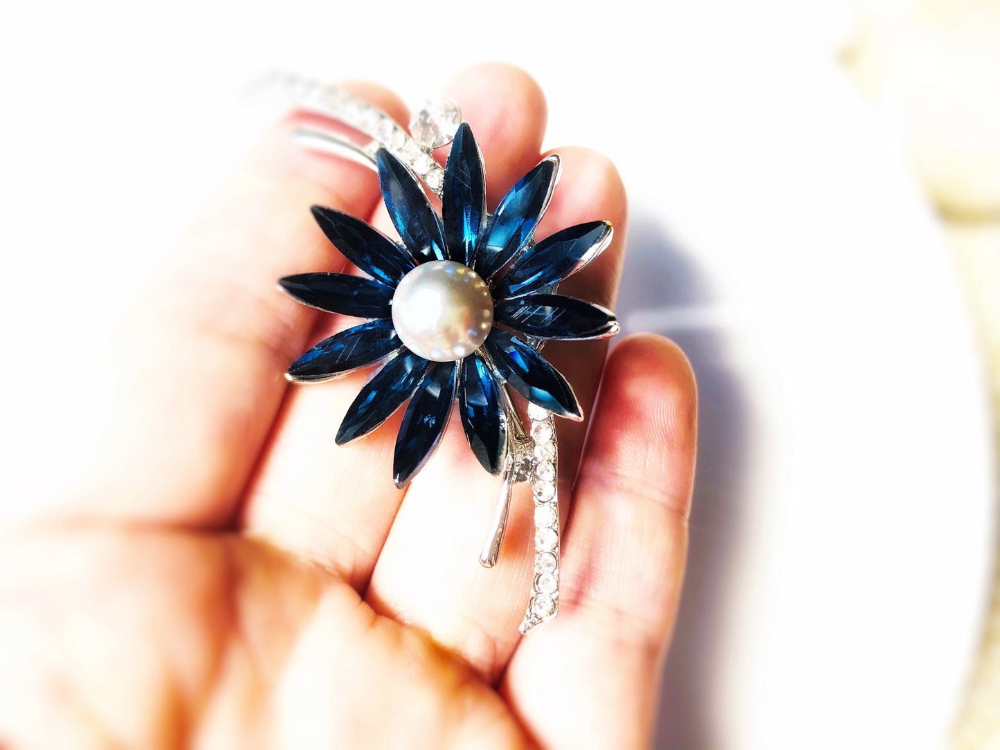 Sapphire pearl flower brooch, daisy flower brooch pin in 18K white gold, wedding bouquet brooch, gift for mom, gift for her