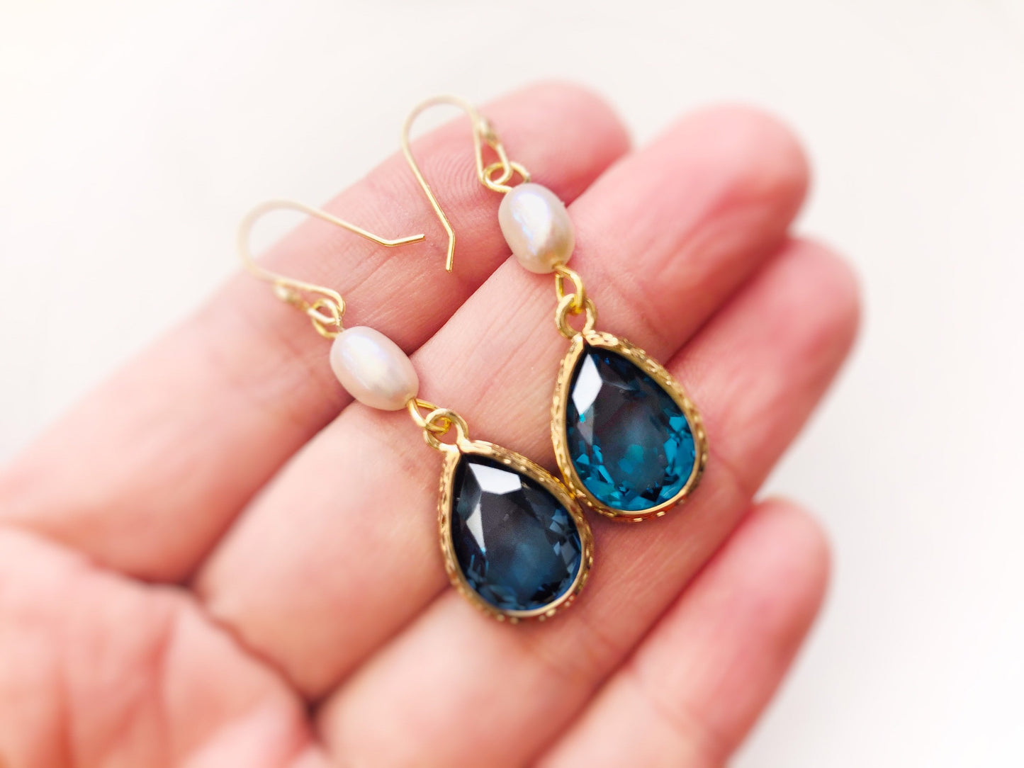 Peridot pearl long dangle earrings gold, yellow green bridal earrings, gift for her, August birthstone, bridesmaids earrings