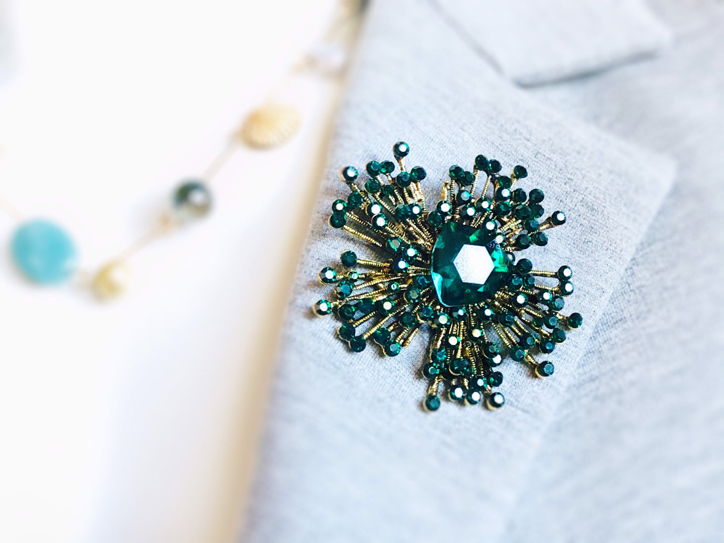 Emerald green starburst brooch pin, large green statement crystal pin pendant, gift for mom, gift for her