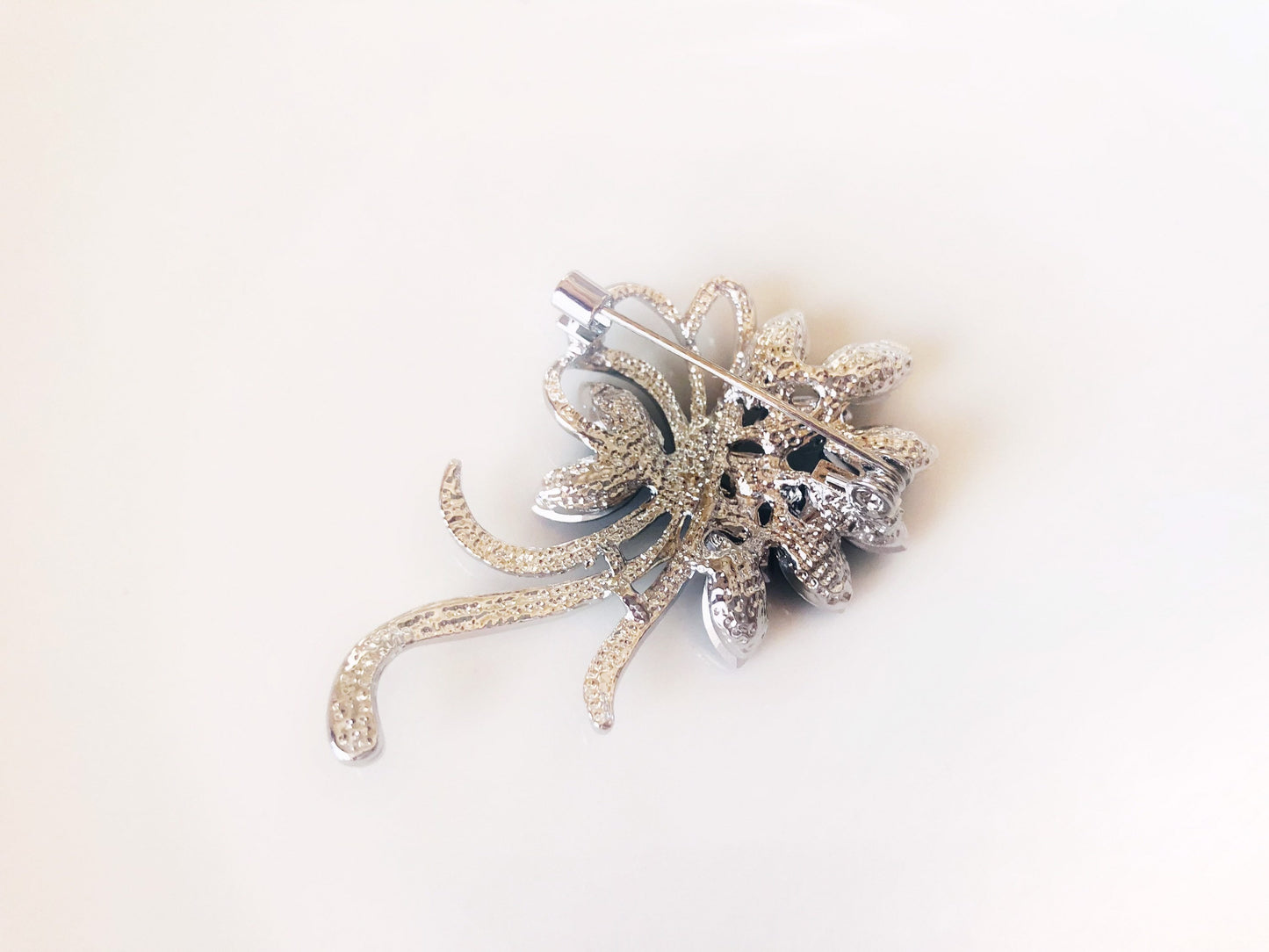 Sapphire bouquet brooch in 18k white gold, wedding bouquet brooch, gift for her, gift for mom