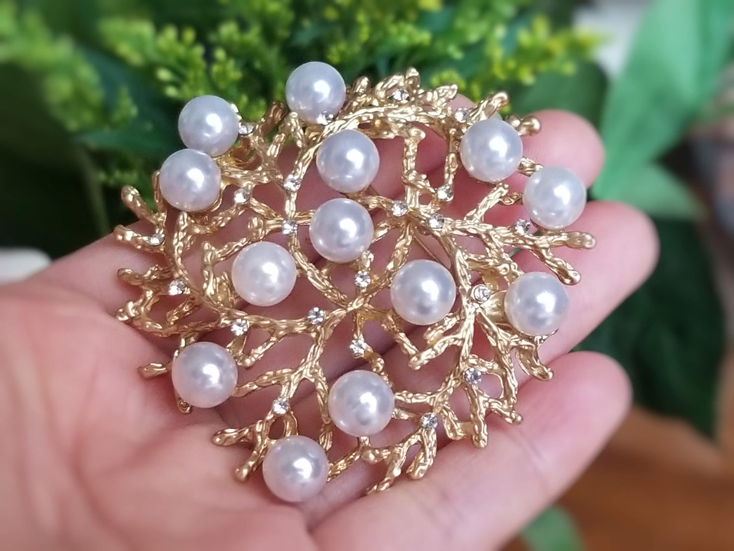 Large pearl crystal brooch in 14K matte gold plated. Wedding bouquet brooch, gift for her, gift for mom
