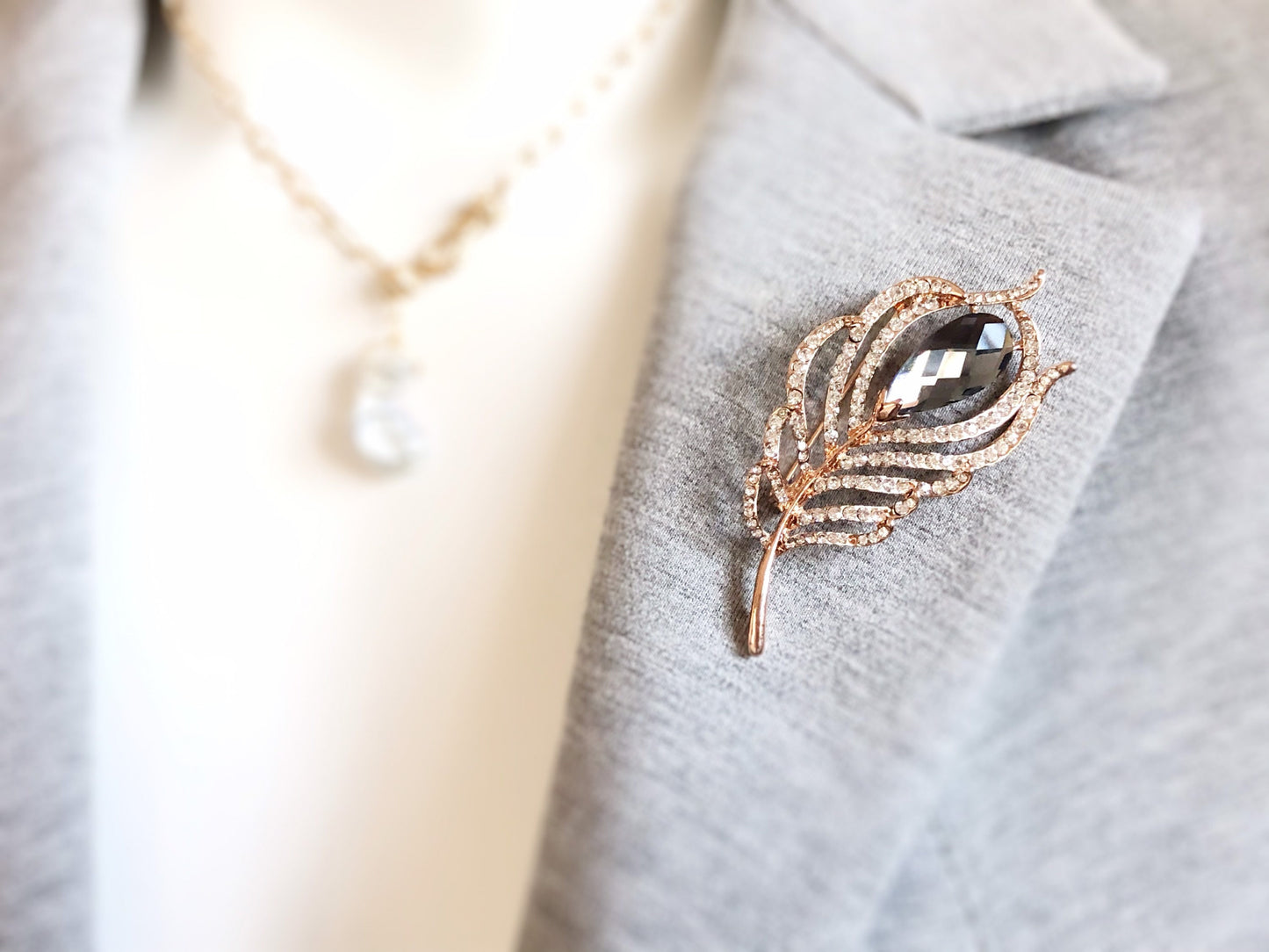 Sapphire blue and white Crystal feather brooch pin, large statement feather pin, gift for her, gift for mom, crystal lapel pin