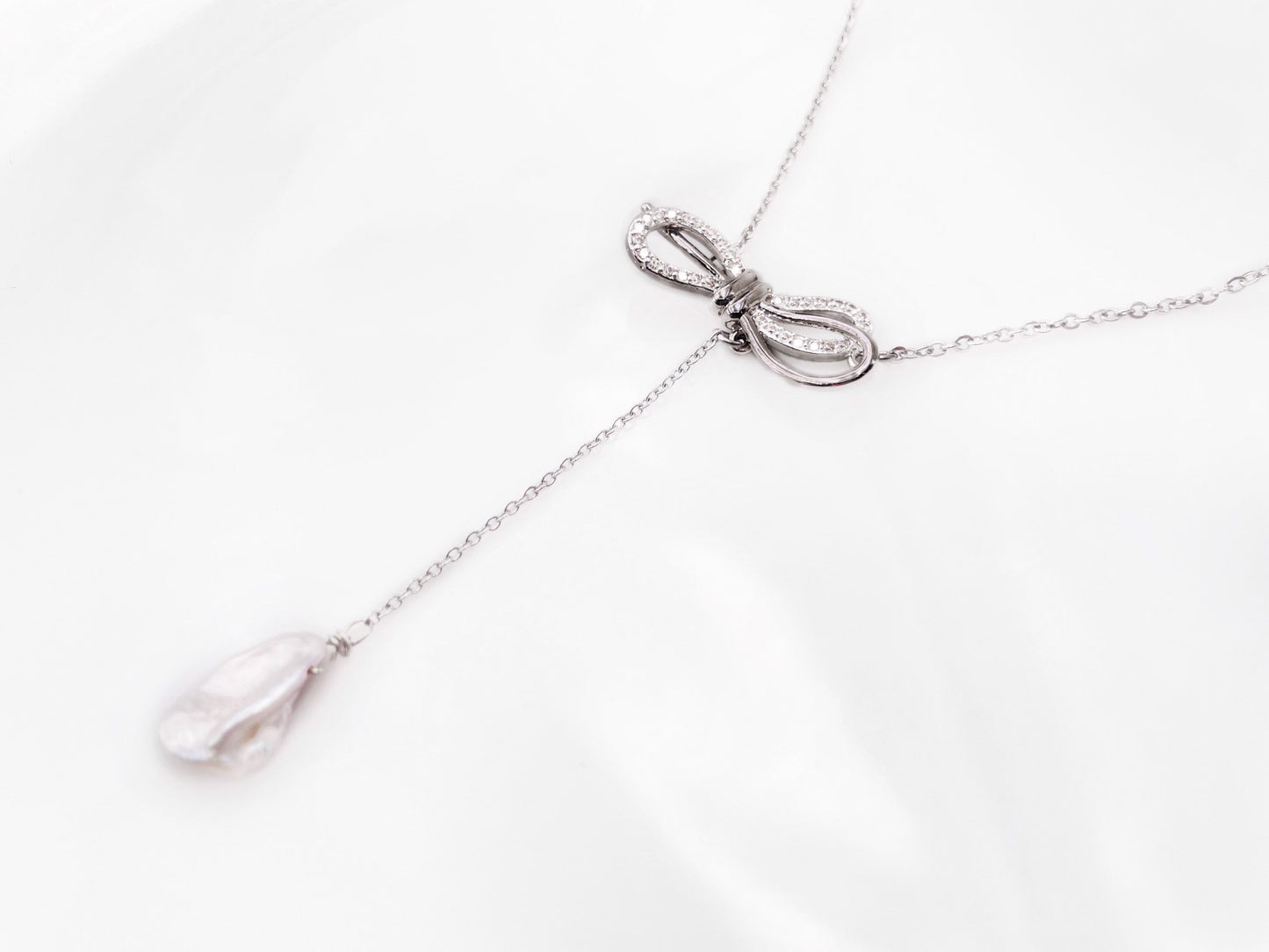 Baroque pearl lariat necklace in 18K white gold filled, statement pearl lariat necklace, gift for her, gift for mom