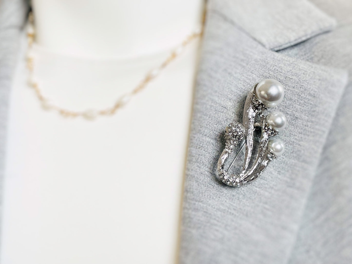 Pearl crystal statement silver brooch, pearl crystal wedding bouquet brooch, vintage inspired brooch, gift for mom, gift for her