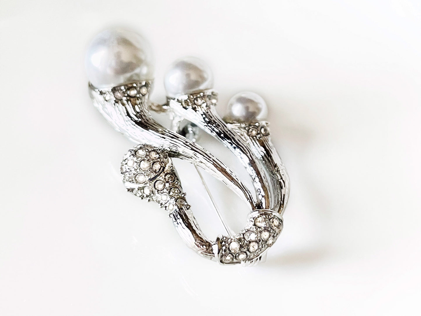 Pearl crystal statement silver brooch, pearl crystal wedding bouquet brooch, vintage inspired brooch, gift for mom, gift for her