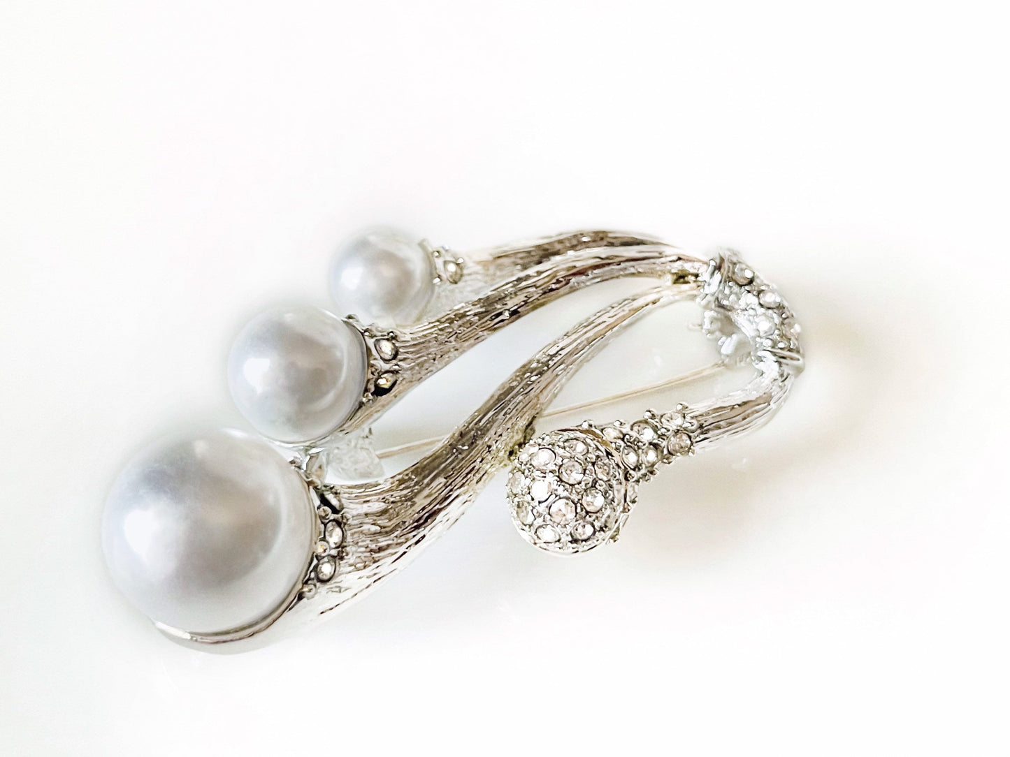 Pearl crystal statement silver brooch, pearl crystal wedding bouquet brooch, vintage inspired brooch, gift for mom, gift for her