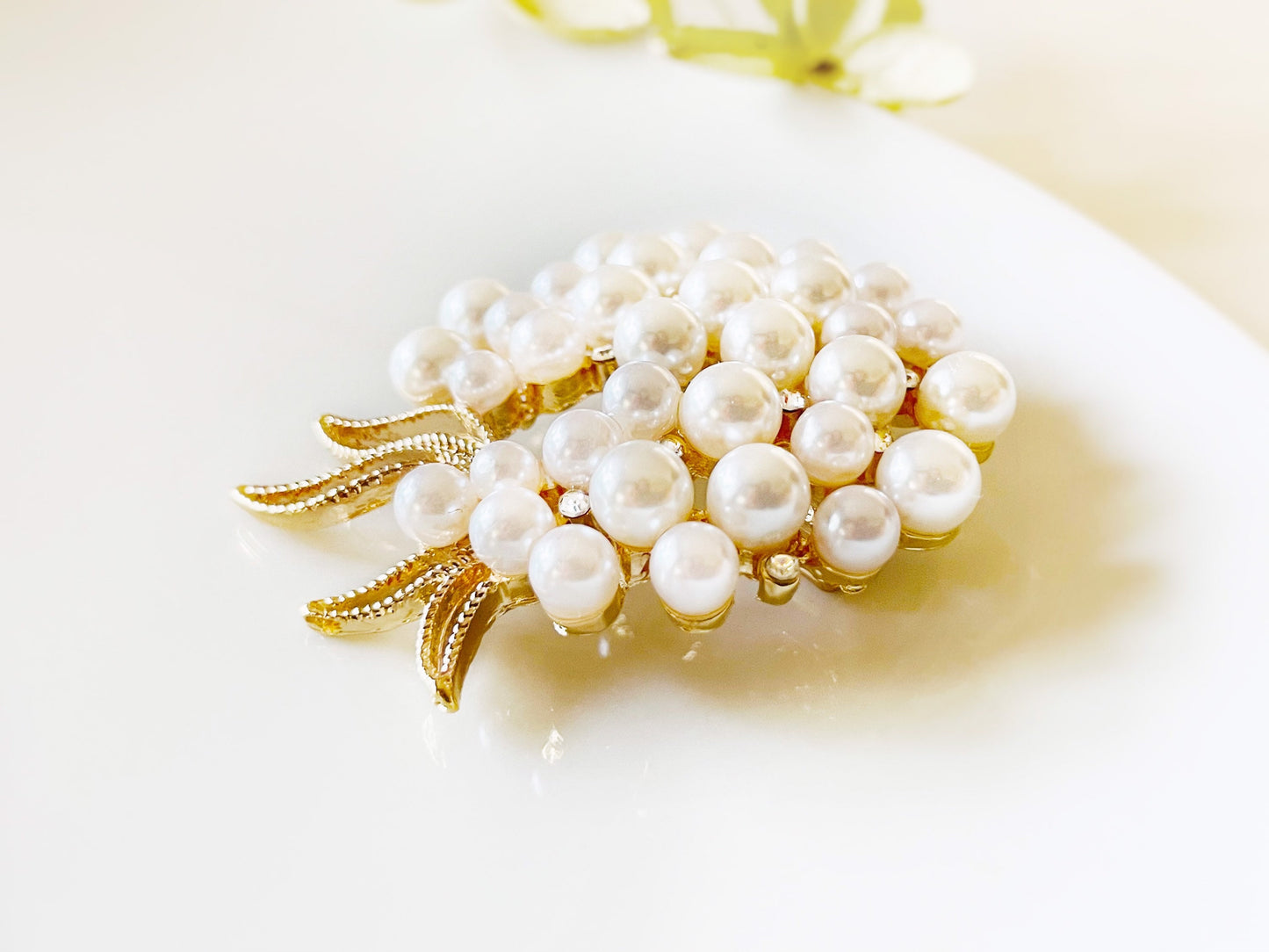 Pearl crystal wreath brooch, gold flower wreath brooch pin, wedding bouquet brooch, gift for her, gift for mom, bridal party gift