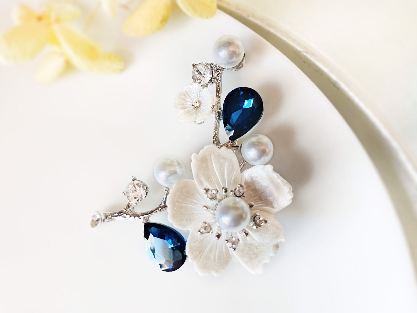 Blue sapphire pearl flower brooch, flower statement brooch pin, blue crystal pearl  wedding brooch, gift for mom, gift for her