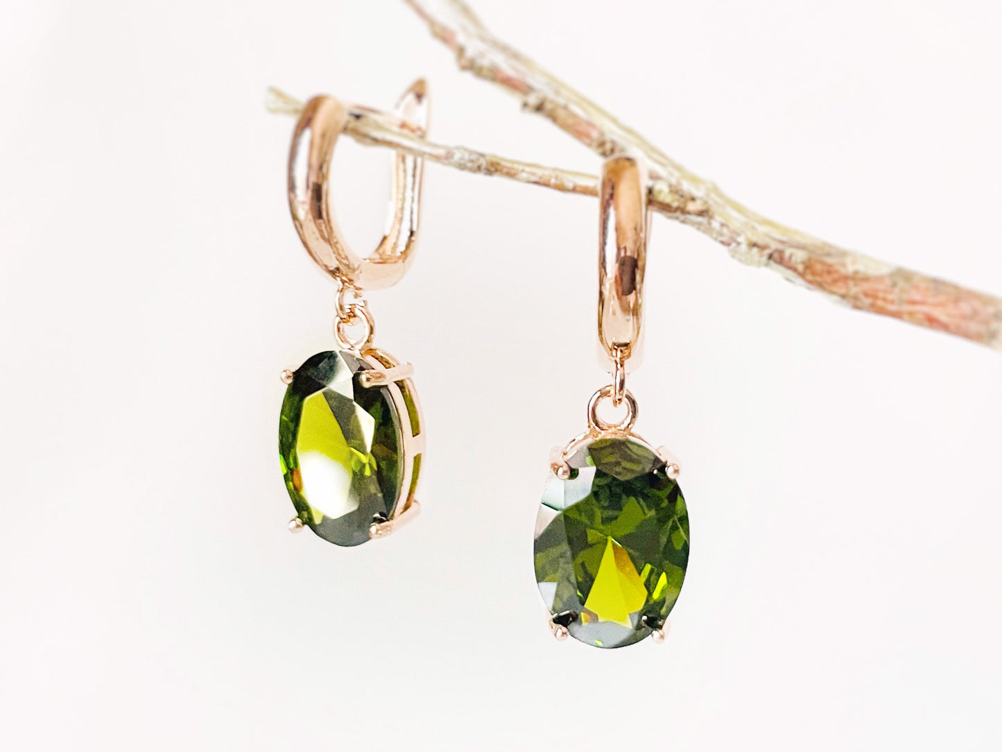 Large cushion cut peridot dangling earring in 18K white gold, gift for her, gift for mom, green gemstone bridal earrings, August birthstone