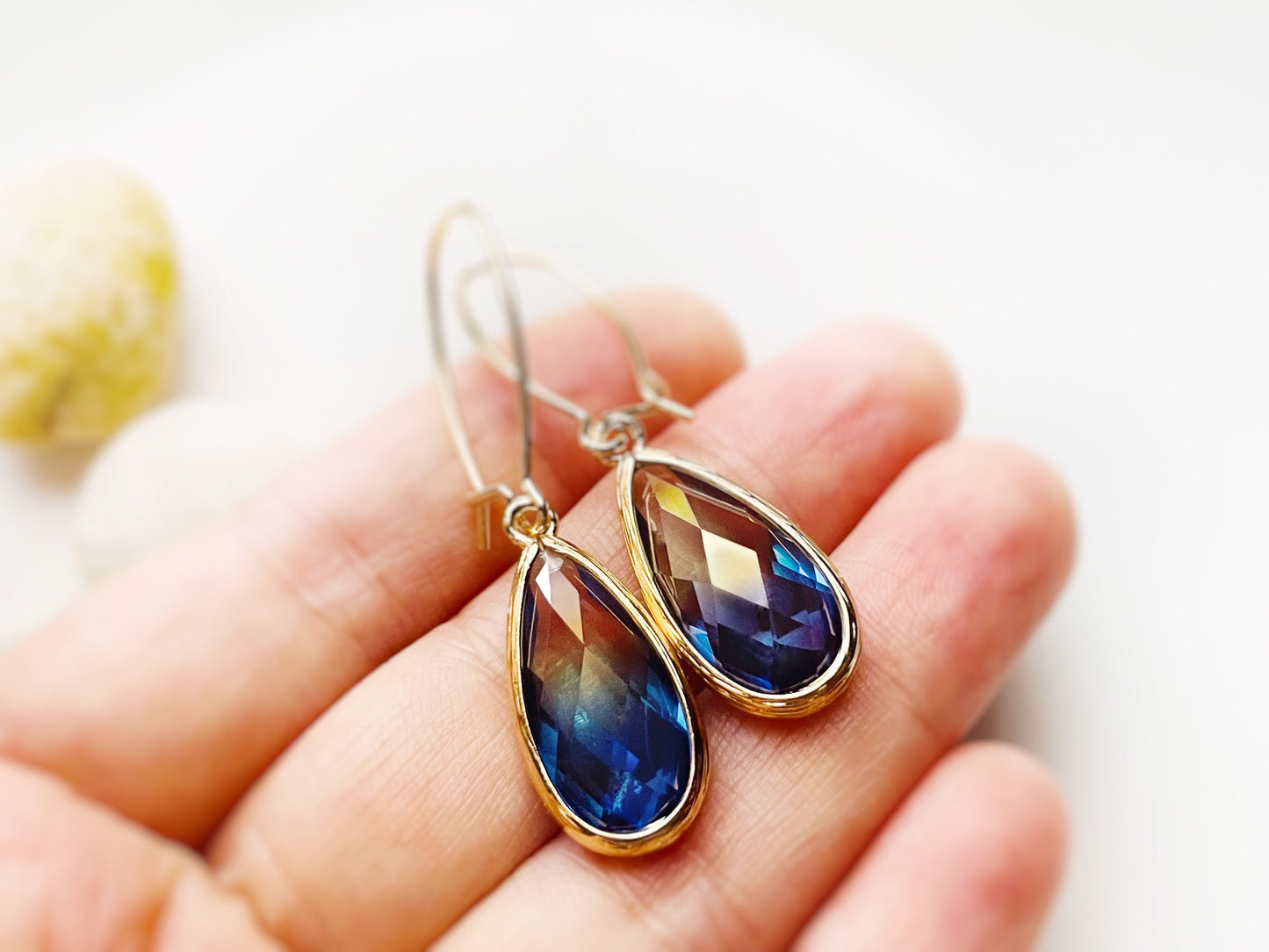 Bicolor sapphire drop long earrings in 14K gold, Gradient blue sapphire statement earrings, gift for her, gift for mom, September birthstone