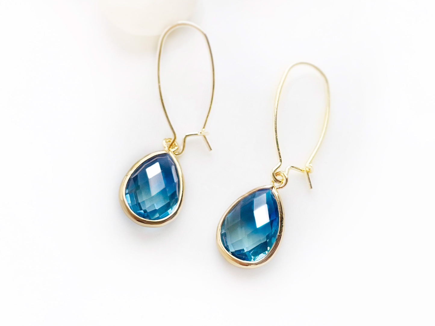 Bicolor sapphire drop earrings in 14K gold, bicolor blue sapphire teardrop crystal gem kidney wire earrings, gift for her, bridal earrings