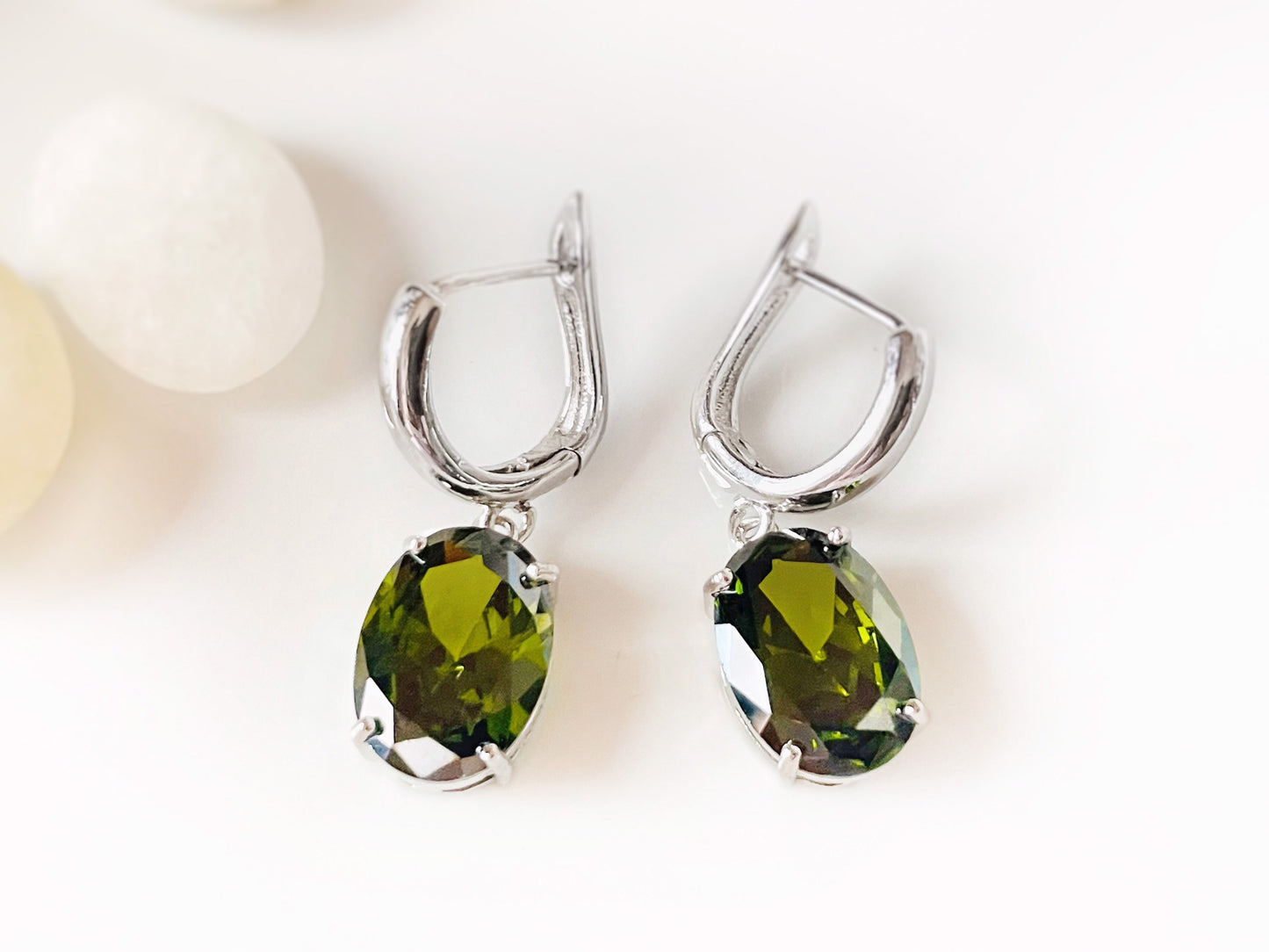 Large cushion cut peridot dangling earring in 18K white gold, gift for her, gift for mom, green gemstone bridal earrings, August birthstone