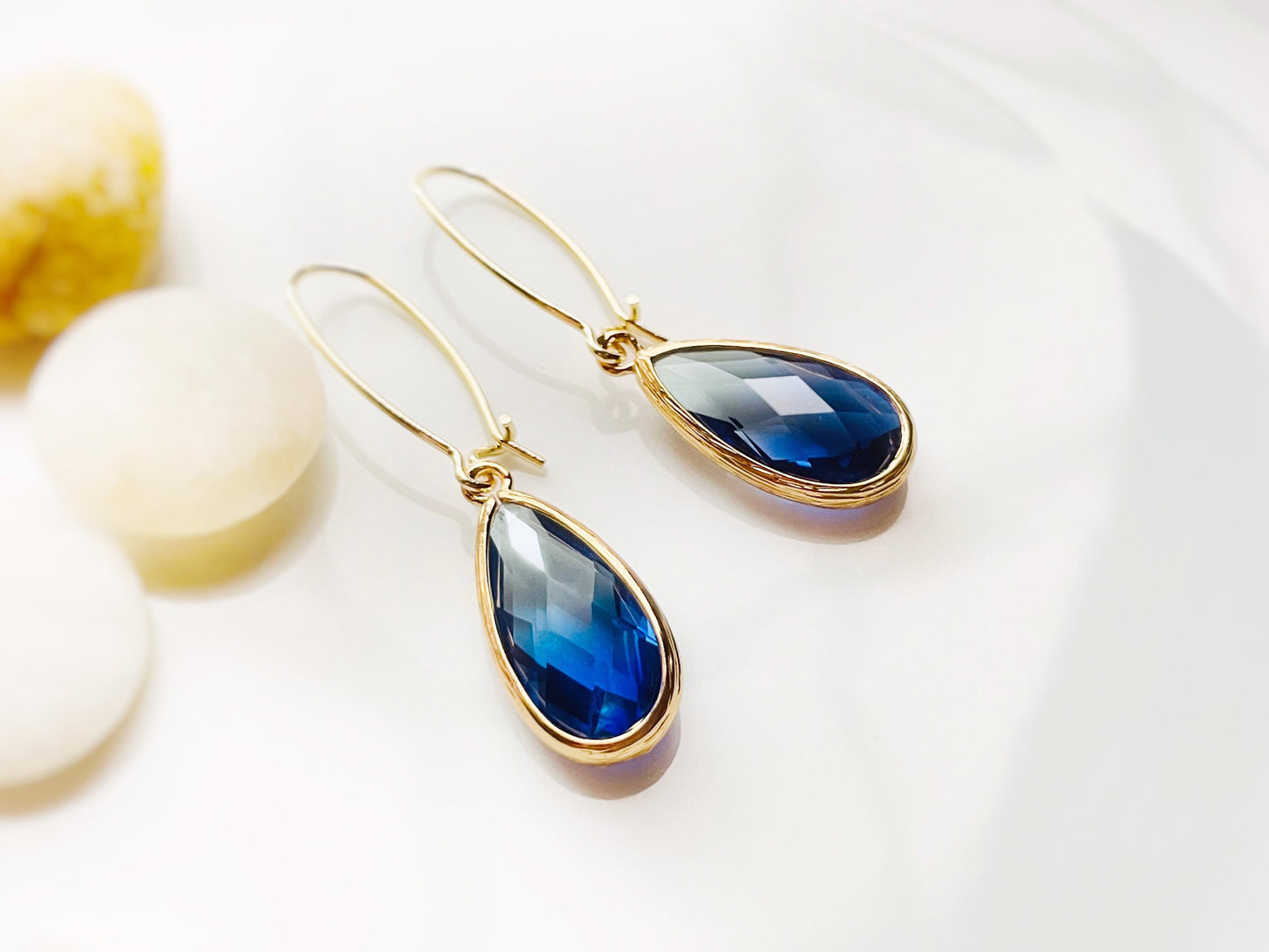 Bicolor sapphire drop long earrings in 14K gold, Gradient blue sapphire statement earrings, gift for her, gift for mom, September birthstone