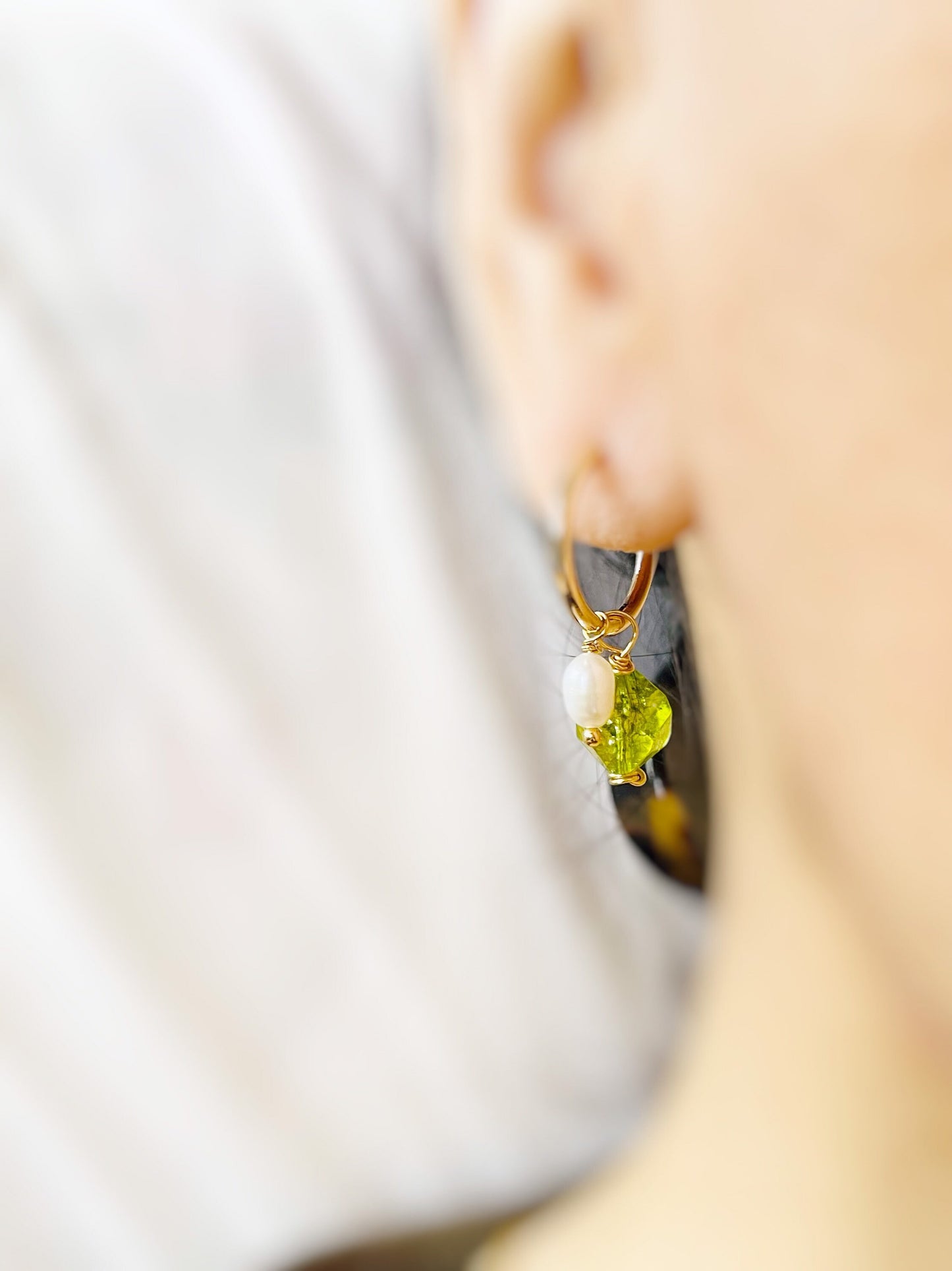 Natural peridot pearl gold hoop earrings, handmade natural gemstone freshwater pearl earrings, gift for her, gift for mom, August birthstone