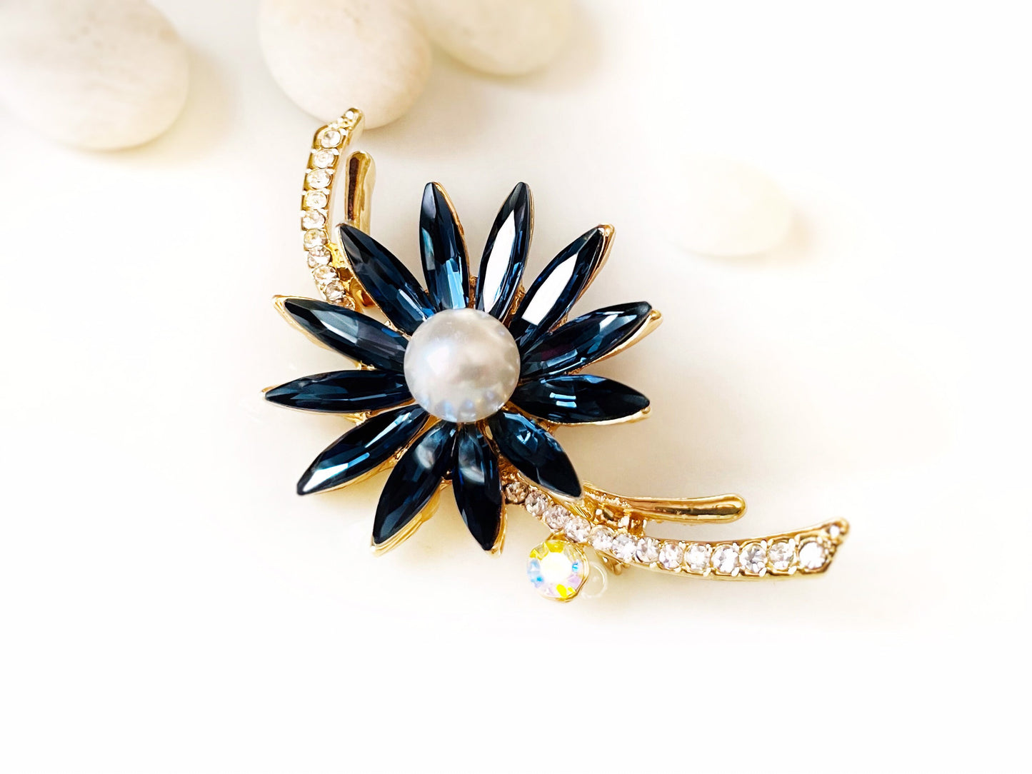 Sapphire pearl flower brooch, daisy flower brooch pin in yellow gold, wedding bouquet brooch, gift for mom, gift for her