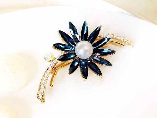 Sapphire pearl flower brooch, daisy flower brooch pin in yellow gold, wedding bouquet brooch, gift for mom, gift for her