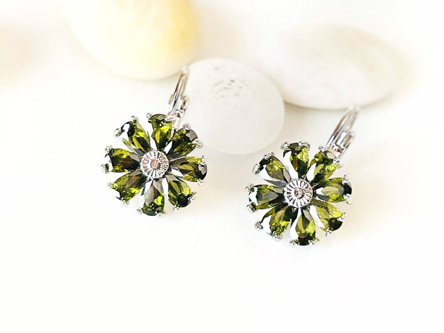 Peridot flower dangle earrings, olive green gemstone daisy flower drop earrings, gift for mom, gift for her, August birthstone