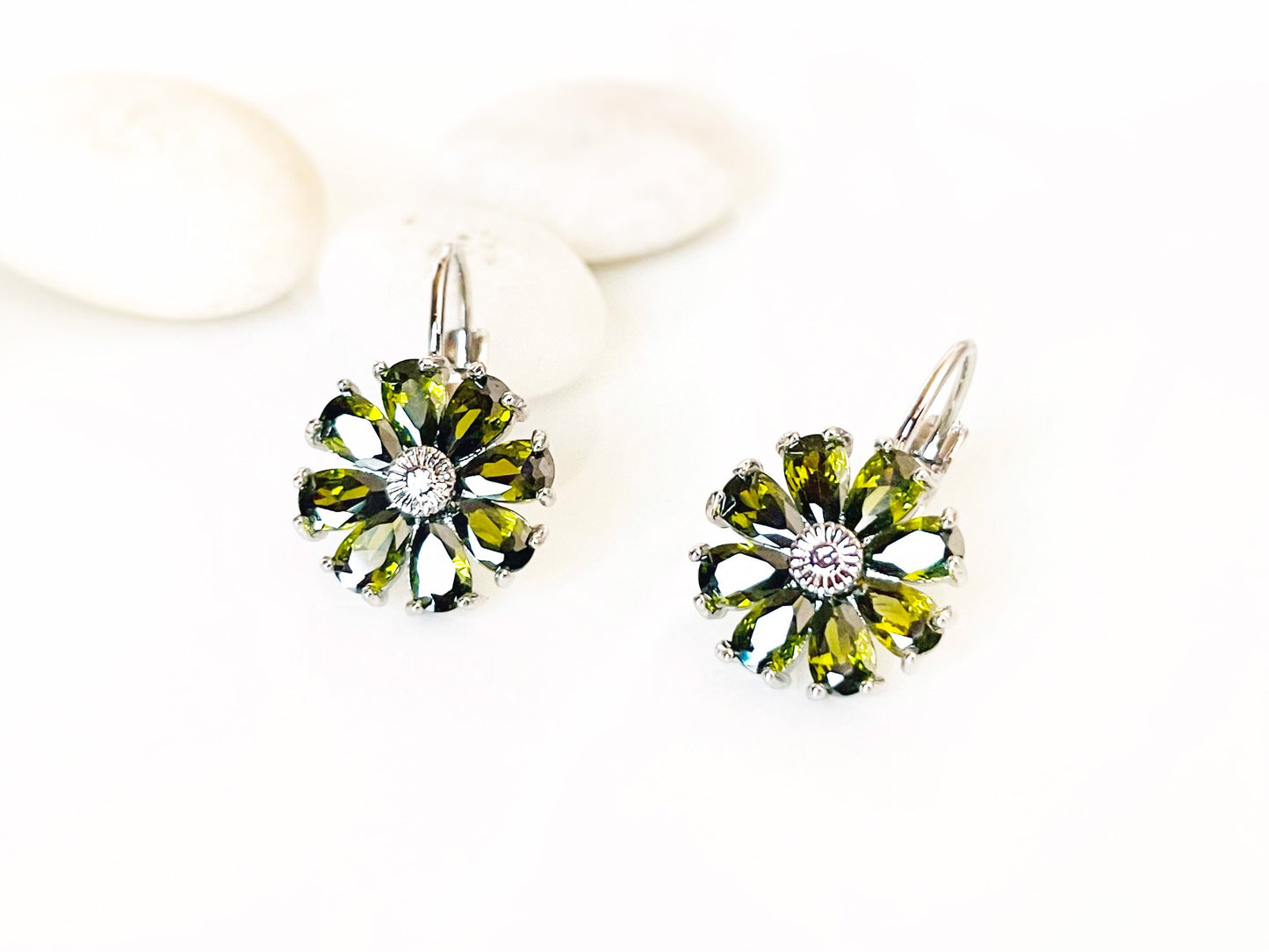 Peridot flower dangle earrings, olive green gemstone daisy flower drop earrings, gift for mom, gift for her, August birthstone