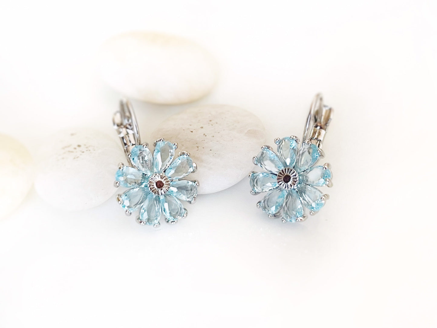 Aquamarine flower dangle earrings, light blue gemstone daisy flower drop earrings, March birthstone earring, gift for mom, gift for her