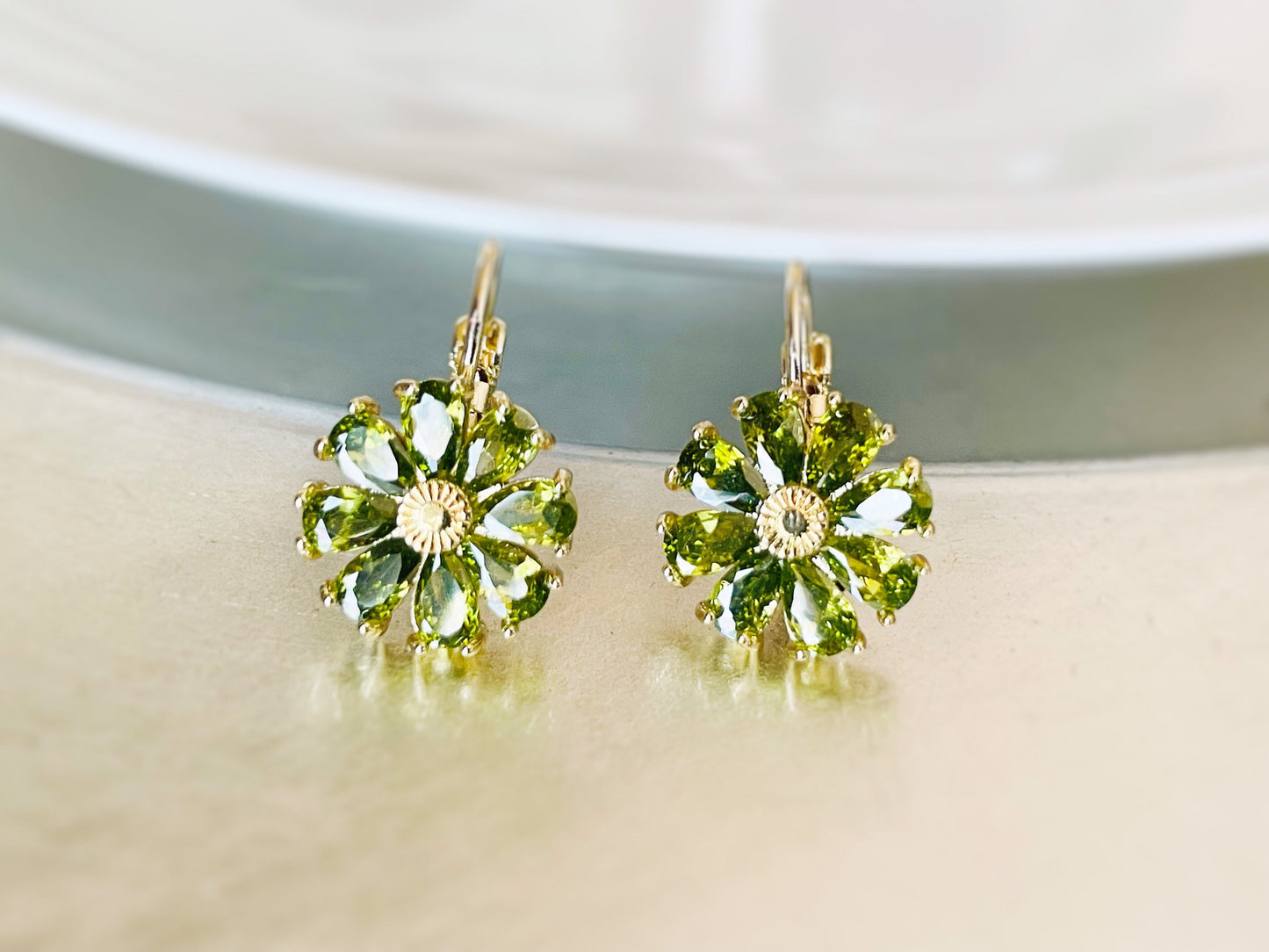 Peridot flower stud earrings 925 silver post, olive green gemstone daisy flower stud earrings, gift for mom, gift for her, August birthstone