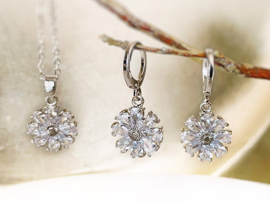 White sapphire daisy 2pc jewelry set