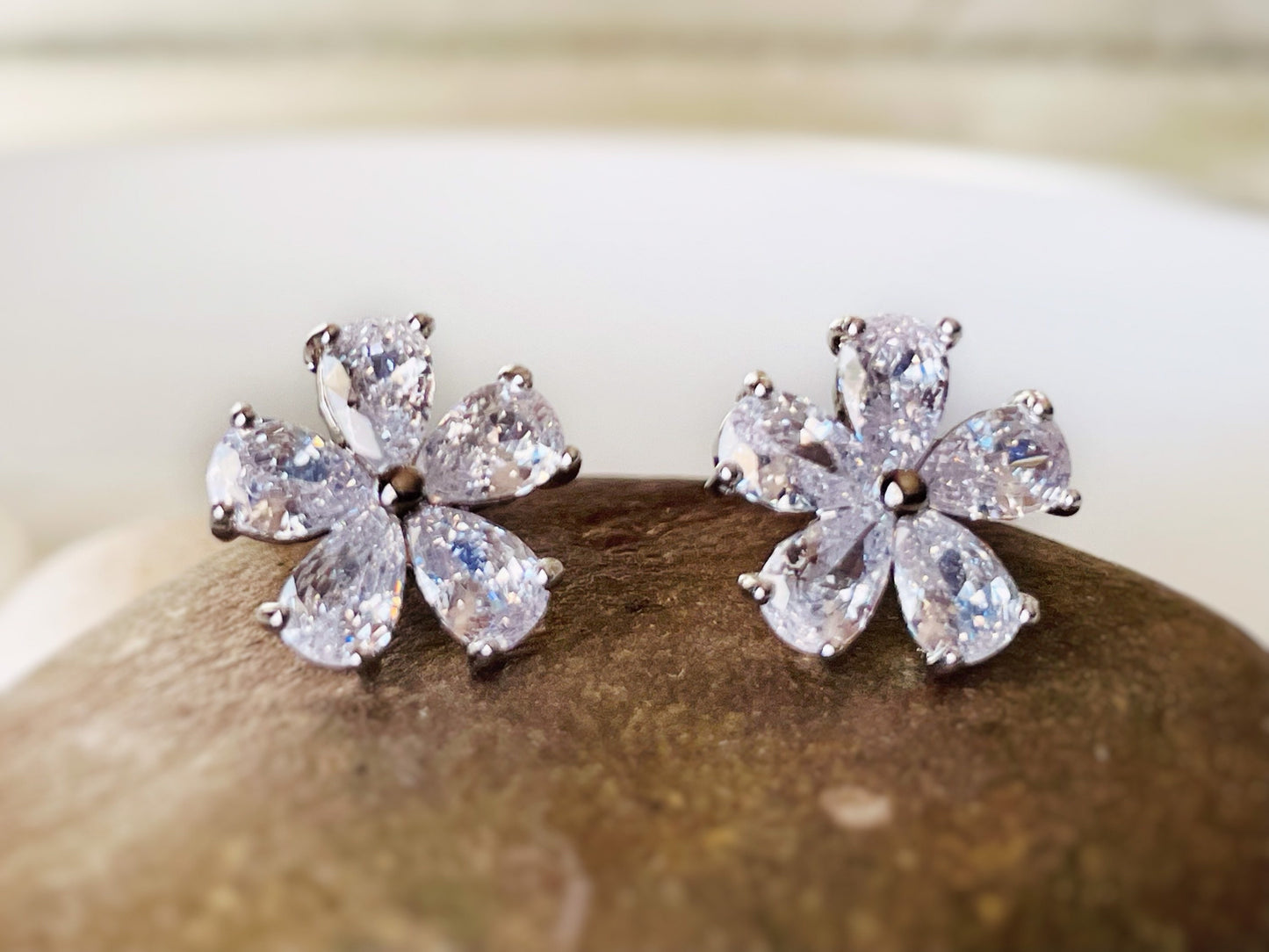 Peridot flower earring studs, green gemstone flower earrings, bridal earrings, gift for her, gift for mom, August birthstone