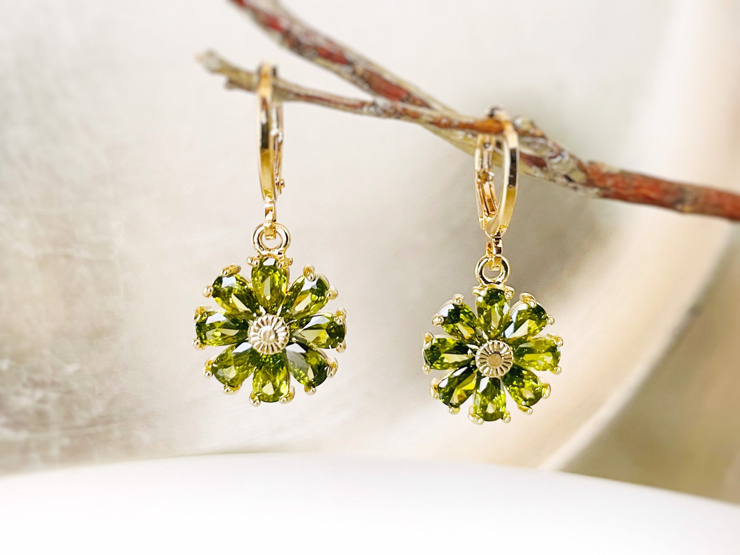 Peridot daisy dangle earrings, green gemstone flower 2pc jewelry set, green earring necklace gift set, August birthstone, gift for her