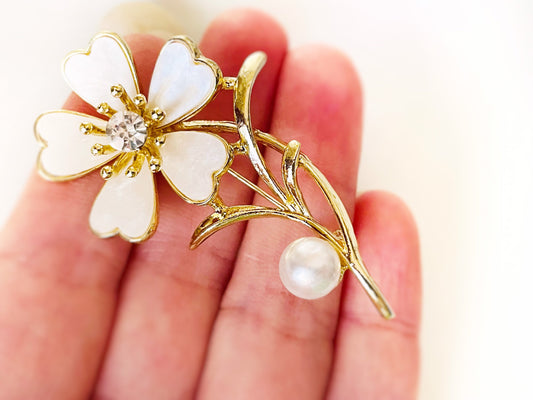 Flower pearl crystal brooch in 14K gold plated, Gold pearl flower brooch pin, wedding bouquet brooch, gift for her, gift for mom