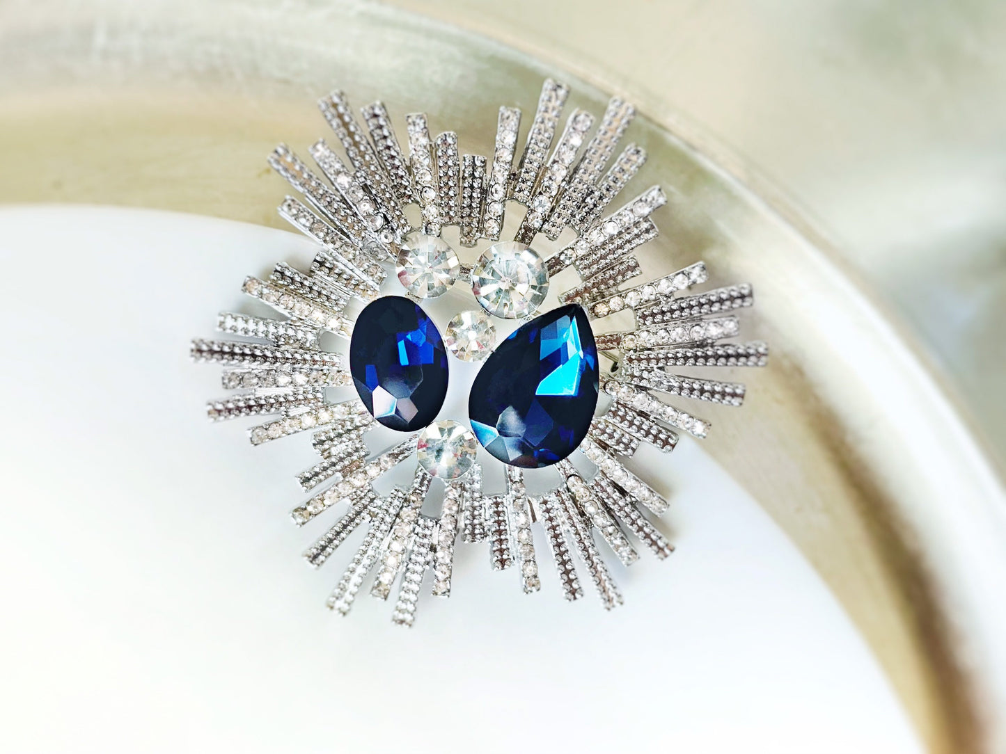 Emerald green starburst brooch pin, large green gold statement crystal brooch, gift for mom, gift for her