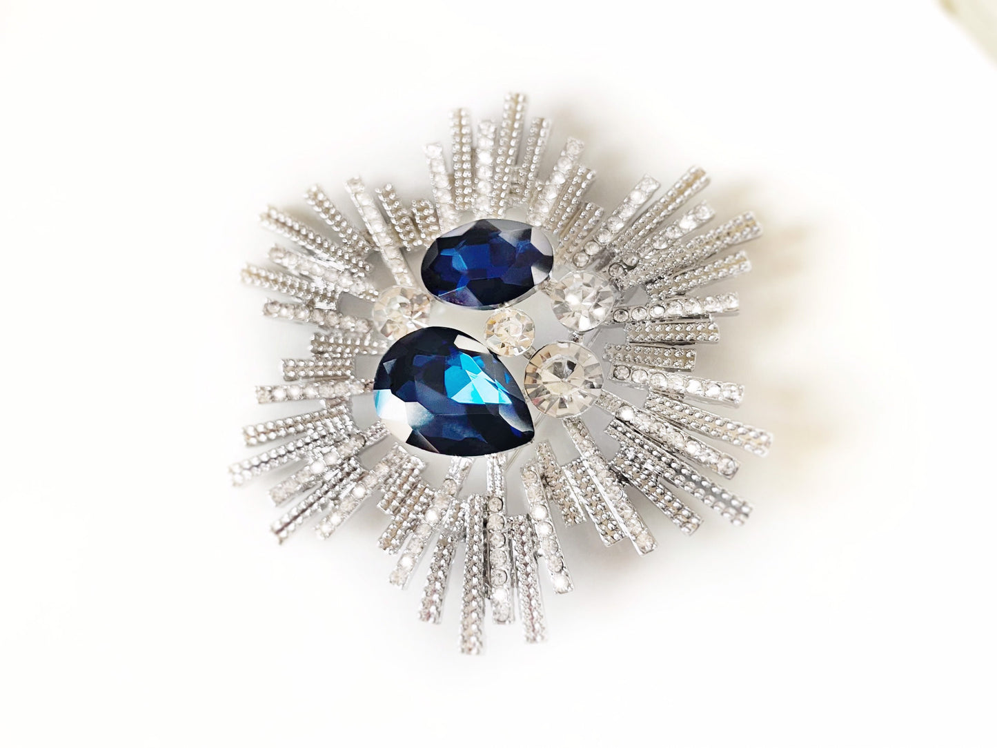 Emerald green starburst brooch pin, large green gold statement crystal brooch, gift for mom, gift for her