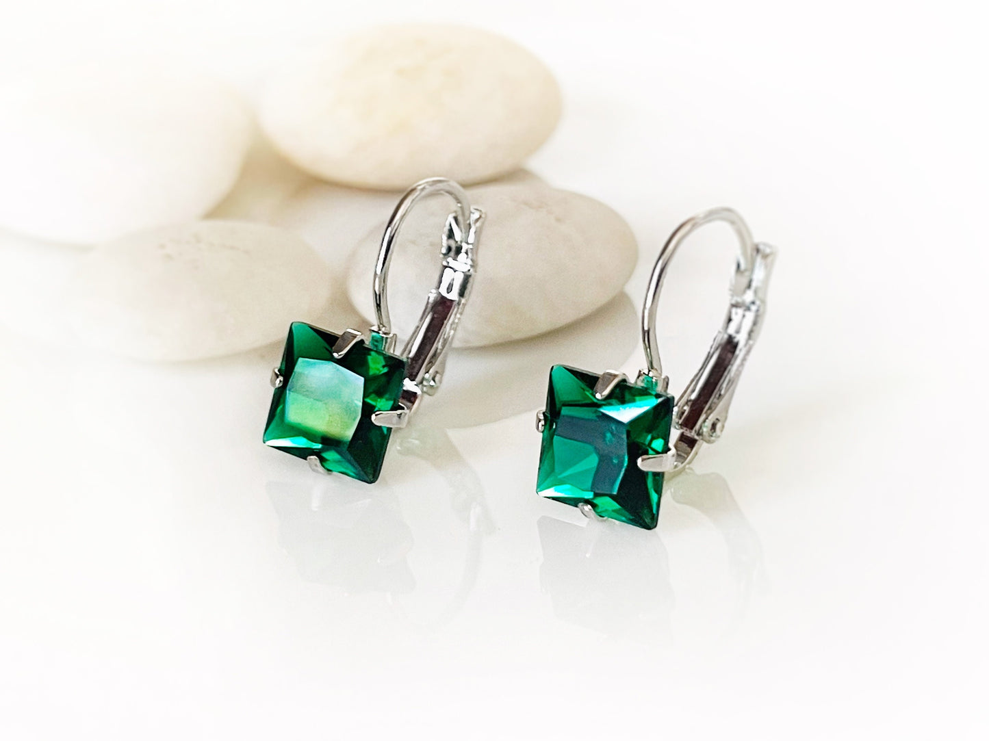 Emerald green solitaire princess cut lever back earrings, green gemstone stud, May birthstone, gift for mom, simple stud leverback